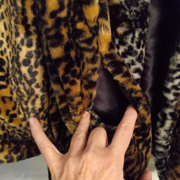 Wide Lapel Leopard Print Peacoat - Picture 7 of 11
